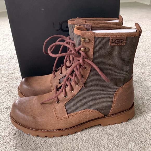 UGG Montgomry Boot - Picture 1 of 15